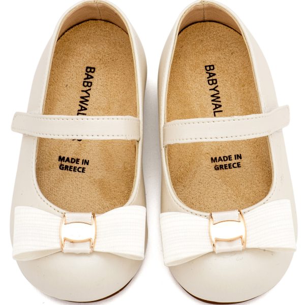 Δερμάτινο Γοβάκι Μονή Μπαρέτα με Σατέν Φιόγκο και Χρυσή Αγκράφα σε Εκρού Χρώμα