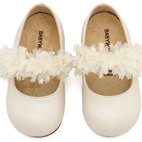 Δερμάτινο Γοβάκι Διακοσμημένο με Χειροποίητο Τούλινο Διακοσμητικό σε Εκρού Χρώμα