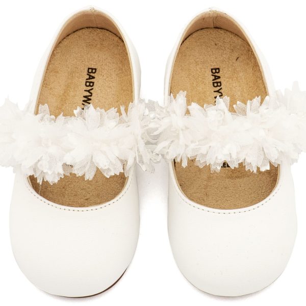 Δερμάτινο Γοβάκι Διακοσμημένο με Χειροποίητο Τούλινο Διακοσμητικό σε Λευκό Χρώμα