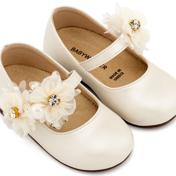 Γοβάκι απο Συνθετικό Δέρμα Μονή Μπαρέτα με Διακοσμητικό απο Λουλούδια Οργάντζας σε Εκρού Χρώμα