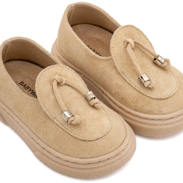 Καστόρινο Δετό Loafer με Φουντάκια και Μεταλλική Λεπτομέρεια από Δέρμα Suede σε Μπεζ Χρώμα