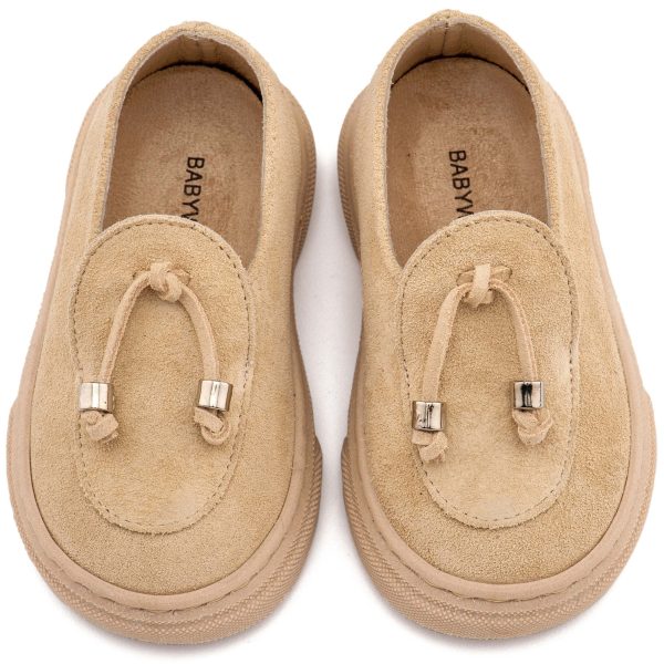 Καστόρινο Δετό Loafer με Φουντάκια και Μεταλλική Λεπτομέρεια από Δέρμα Suede σε Μπεζ Χρώμα