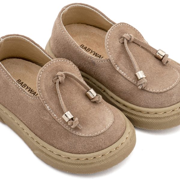 Καστόρινο Δετό Loafer με Φουντάκια και Μεταλλική Λεπτομέρεια από Δέρμα Suede σε Πούρο Χρώμα