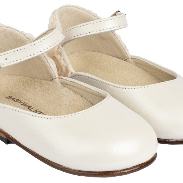 Δερμάτινο Γαλλικό Γοβάκι με Διακοσμημένη Φτέρνα από Chiffon Λουλούδια σε Εκρού Χρώμα