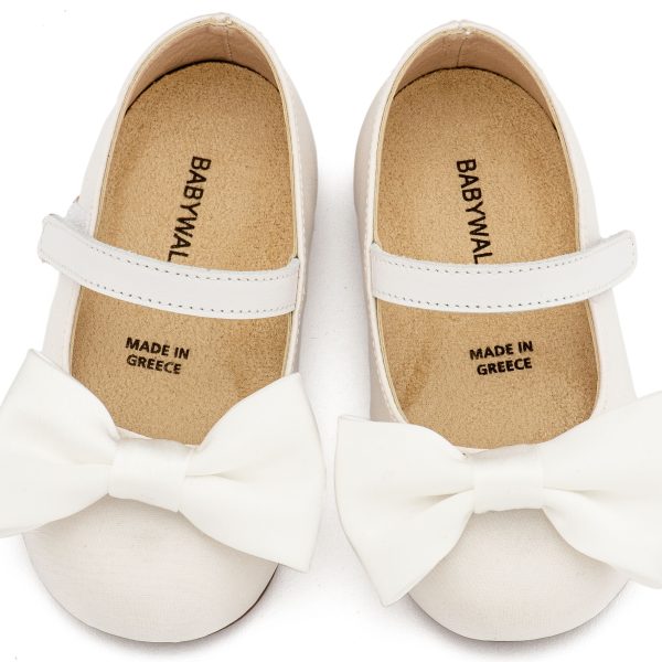 Υφασμάτινο Γοβάκι Μονή Μπαρέτα Χρατς με Σατέν Χειροποίητο Φιογκο σε Λευκό Χρώμα