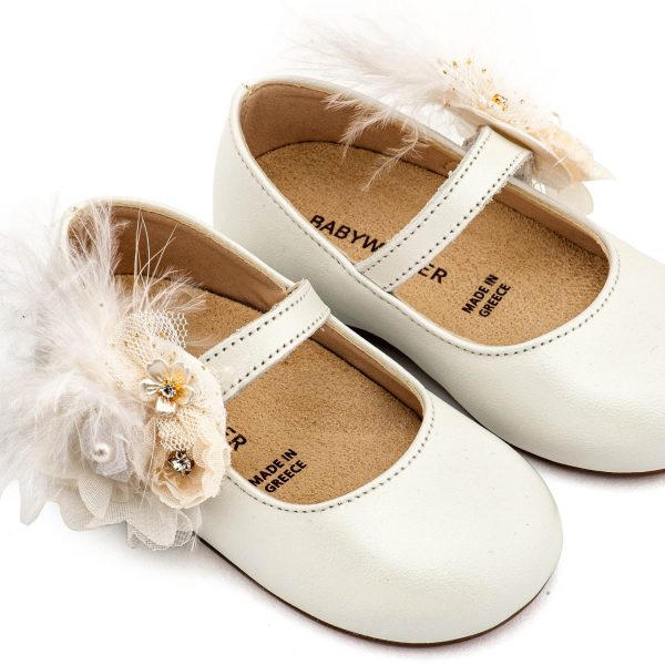 Δερμάτινο Γοβάκι Μονή Μπαρέτα με Χειροποίητο Διακοσμητικό από Λουλούδια και Πούπουλα σε Εκρού Χρώμα