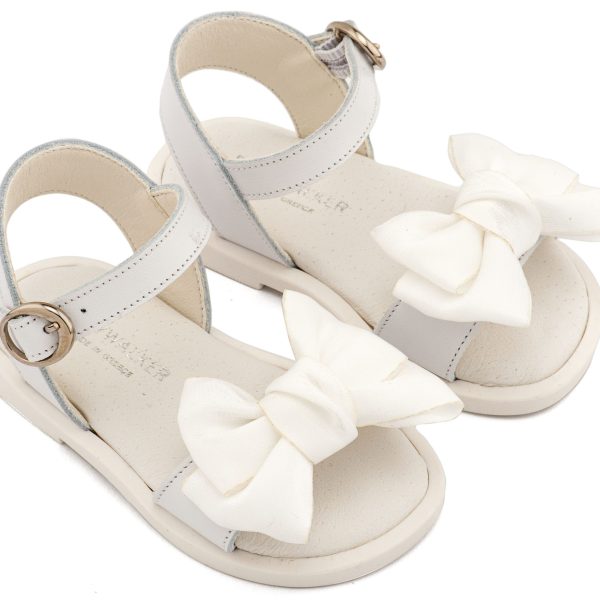 Δερμάτινο Πέδιλο Διακοσμημένο με Χειροποίητο Φιόγκο Οργάντζας και Πέρλες σε Λευκό Χρώμα