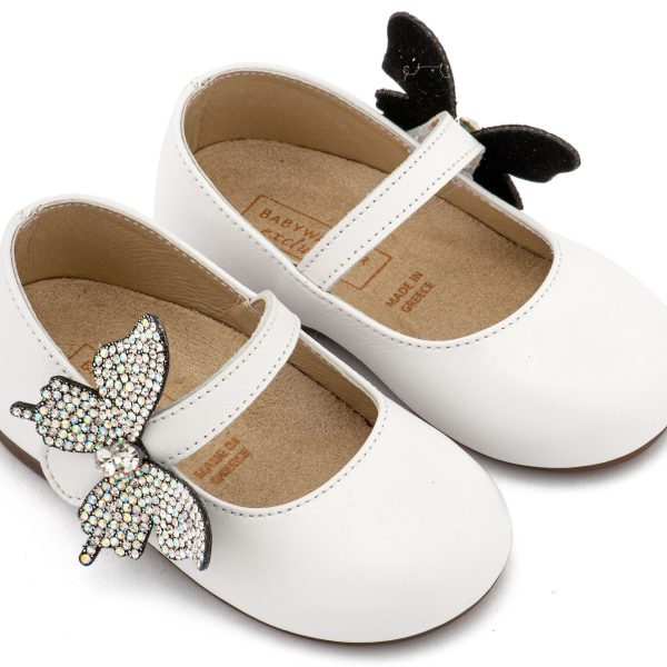 Δερμάτινο Γοβάκι με Στρασένια Πεταλούδα στο Πλάι σε Λευκό Χρώμα