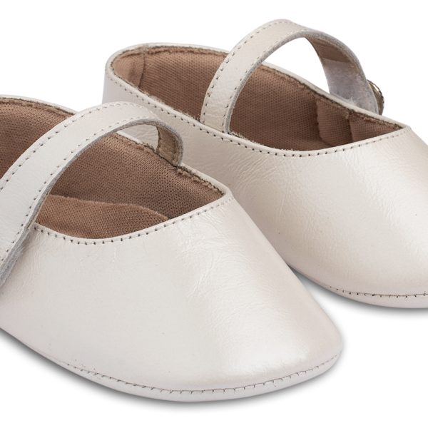 Γοβάκι Μονή Μπαρέτα με Στρασένιο Κουμπάκι σε Εκρού Χρώμα