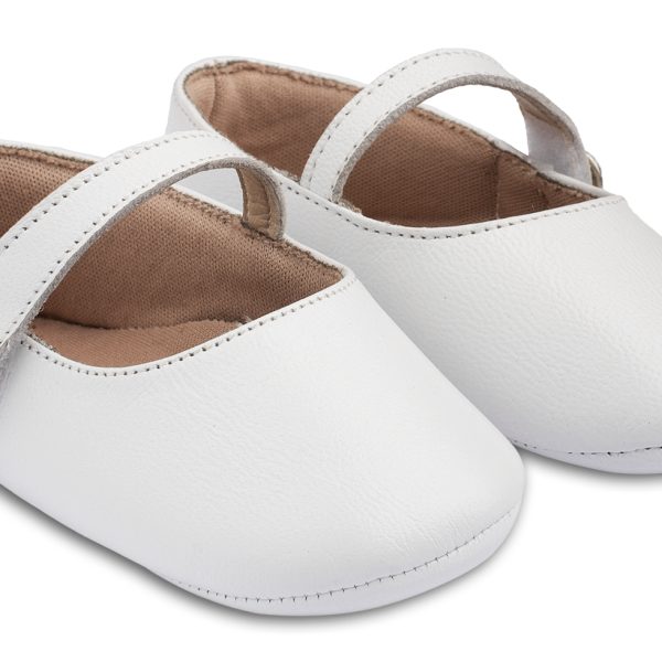 Γοβάκι Μονή Μπαρέτα με Στρασένιο Κουμπάκι σε Λευκό Χρώμα