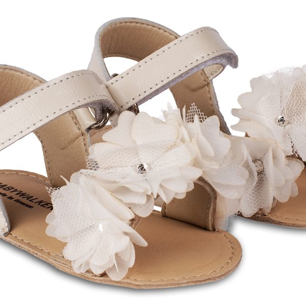 Δερμάτινο Πέδιλο με Chiffon Λουλούδια σε Εκρού Χρώμα