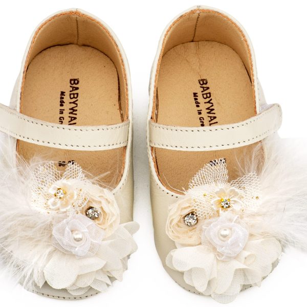 Δερμάτινο Γοβάκι Μονή Μπαρέτα με Υφασμάτινο Χειροποίητο Φιογκάκι σε Εκρού Χρώμα