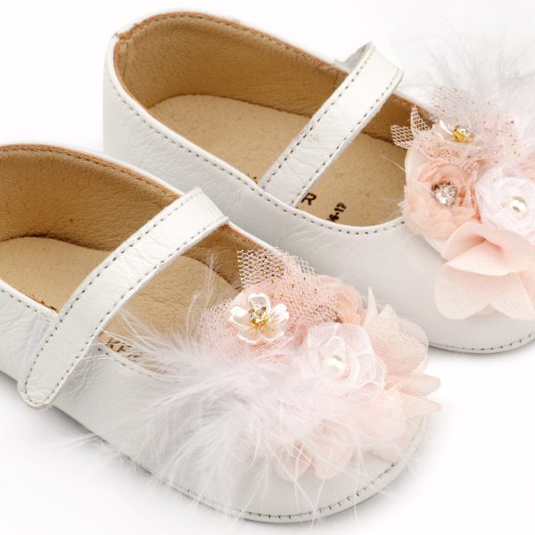 Δερμάτινο Γοβάκι Μονή Μπαρέτα με Υφασμάτινο Χειροποίητο Φιογκάκι σε Λευκό Ροζ Χρώμα