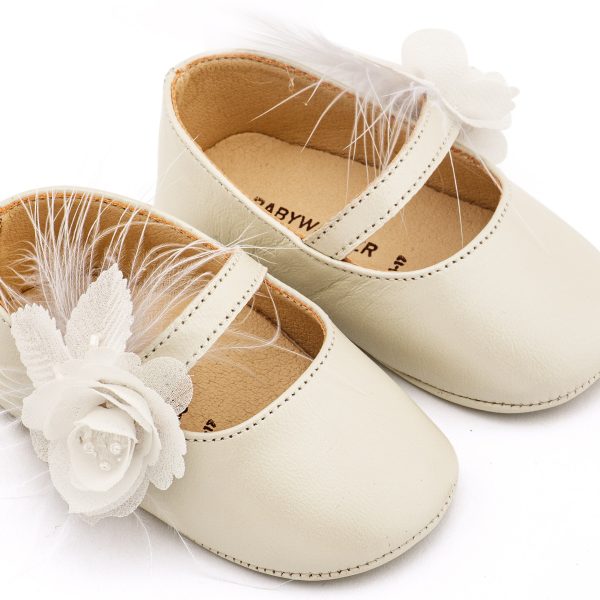 Δερμάτινο Γοβάκι Μονή Μπαρέτα Διακοσμημένο με Λουλούδι και Πούπουλα σε Εκρού Χρώμα