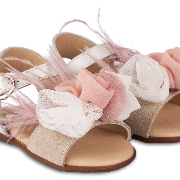 Δερμάτινο Πέδιλο Διακοσμημένο με Λουλούδια και Φτερά σε Εκρού Ροζ Χρώμα