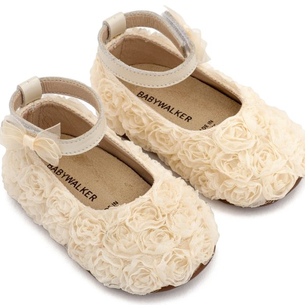 Υφασμάτινη Μπαλαρίνα Διακοσμημένη με Chiffon Λουλούδια σε Εκρού Χρώμα