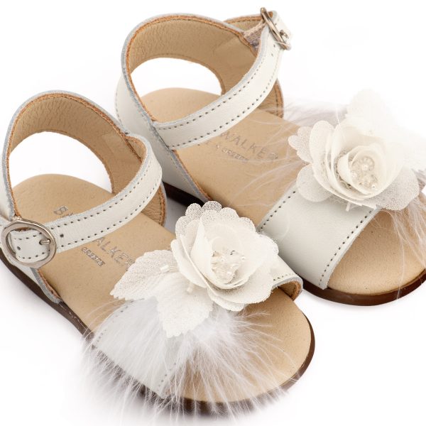 Δερμάτινο Πέδιλο Διακοσμημένο με Χειροποίητο Λουλούδι με Πούπουλα σε Εκρού Χρώμα